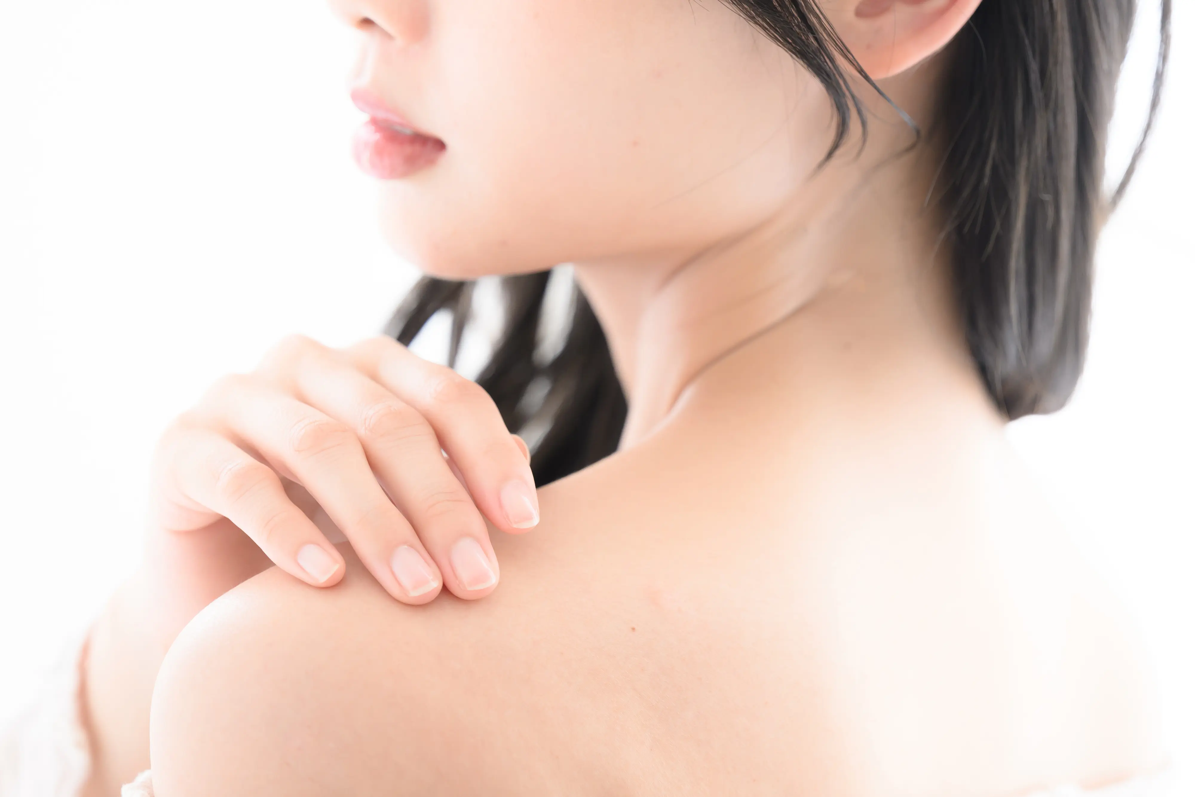R皮膚科クリニックは大阪市大正区の皮膚科・美容皮膚科です。美容診療にも力を入れており、シミ、小ジワ、くすみ、毛穴の開き・黒ずみ・肝斑・赤ら顔など様々な肌トラブルのご相談も受付しています。お子様からご年配の方まで幅広く対応します。